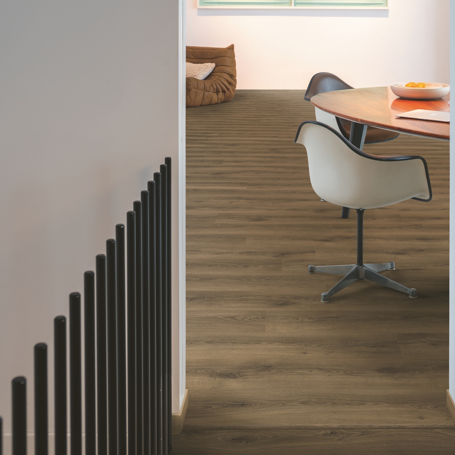 картинка Quick-Step Classic Plus Hydro CLH 5789 Дуб теплый коричневый от магазина Дока